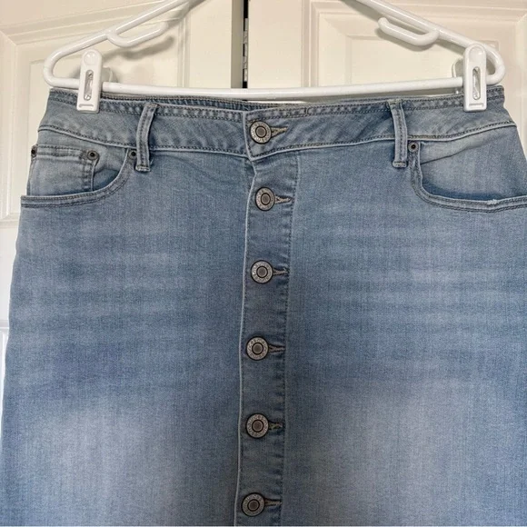 Maurices Light Blue Button-Front Denim Mini Skirt - Picture 4 of 13